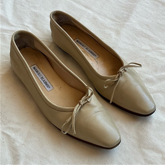 Manolo Blahnik Beige Leather Ballet Flat 8 - Picture 1 of 3